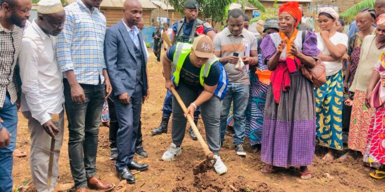 Bukavu/Environnement : La Bourgmestre intérimaire d’Ibanda lance le projet de reboisement sur l’avenue Chihamba