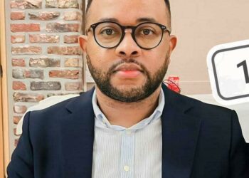 RDC/Primature : Le jeune leader Abdoul Baruani félicite le chef de l’État Tshisekedi pour son acte héroïque envers les femmes