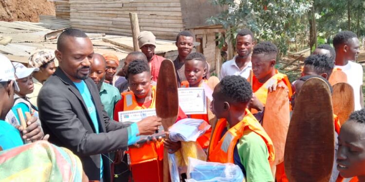 Sud-Kivu : Des jeunes adolescents bénéficient de kits de réinsertion socio-économique dans le cadre du projet de résilience