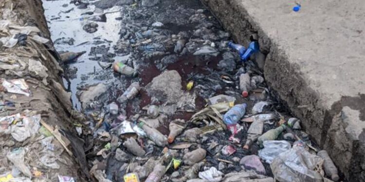 Bukavu : Plusieurs ménages exposés au danger suite au bouchage des caniveaux