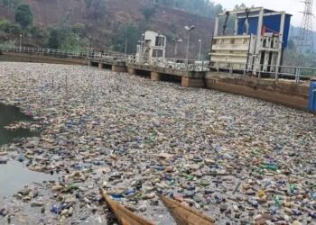 Bukavu: Les déchets plastiques charriés par les eaux des récentes pluies, à la base des coupures intempestives du courant électrique dans la ville.