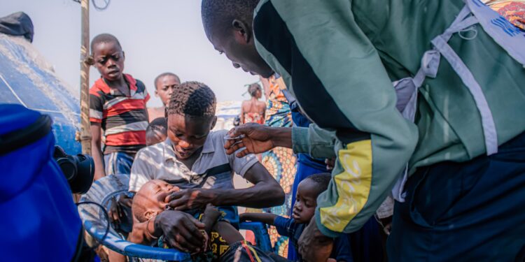 Haut-Lomani/Vaccination : Naviguer sur le fleuve et les lacs pour sauver des vies et transformer des destins !