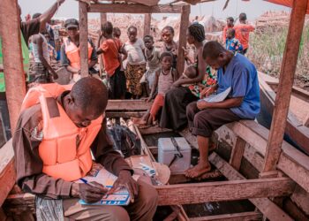 L’espoir sur les vagues : Les vaccinateurs de Malembankulu en mission pour sauver des vies!