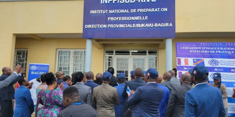 Sud-kivu : Le complexe d’atelier de la pratique mécanique générale de l’INPP inauguré à Bukavu par le ministre de la formation professionnelle, Marc EKILA en séjour en province