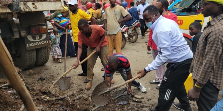Bukavu : Gestion des immondices et lutte contre l’insalubrité, le ministre provincial de l’environnement a prêché par l’exemple ce samedi