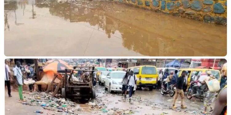 Bukavu : Les conséquences du non débouchage régulier des canalisations d’eau se font sentir à chaque tombée de la pluie. Des artères principales deviennent des dépotoirs