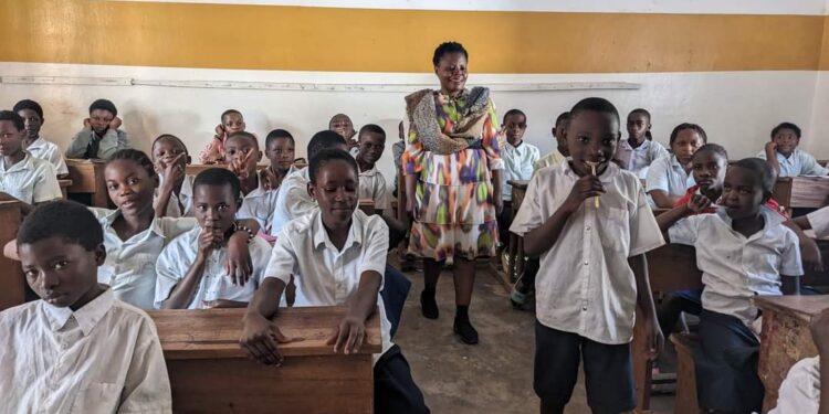 Sud-Kivu : la santé sexuelle et de la reproduction n’est plus une question tabou dans la communauté grâce au Club Maisha de Uwezo Afrika Initiative