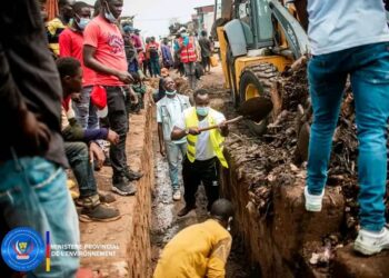 Sud Kivu : Assainissement, le ministre provincial de l’environnement interdit tout déchargement de déchets et immondices sur les voies publiques (Communiqué)