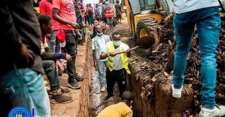 Sud Kivu : Assainissement, le ministre provincial de l’environnement interdit tout déchargement de déchets et immondices sur les voies publiques (Communiqué)