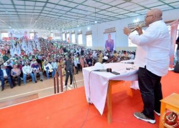 Sud-kivu: En séjour à Bukavu sur invitation de la G-ABS, le ministre Aimé Boji SANGARA sensibilise la population à soutenir le projet de changement de la constitution