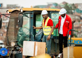 Bukavu: Après plusieurs actions citoyennes, le gouverneur de province JJ Purusi lance les travaux de réhabilitation de la route quartier latin-cimetière de la Ruzizi