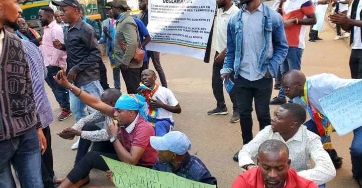 Sud-kivu : Après une marche de contestation, la société civile poursuit sa colère à la frontière Ruzizi I