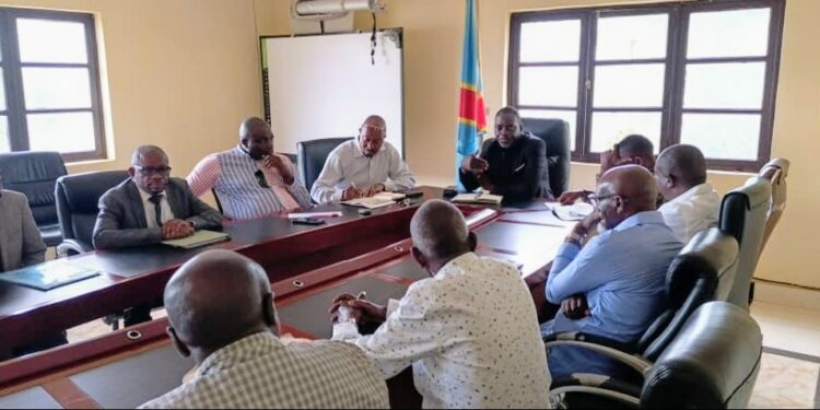 Sud-Kivu : Spoliation, insalubrité et avenir des écoles, le Vice-gouverneur Dunia réunit les acteurs clés