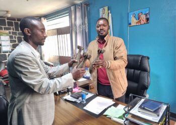 Bukavu : Trois roquettes ramassés au quartier Nyakaliba présentés au bourgmestre Byamungo Kazimiri