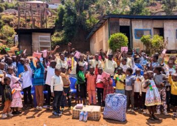 Bukavu : À Bagira, l’APEEG offre un élan de solidarité aux enfants de l’orphelinat CROFEM avant la rentrée scolaire