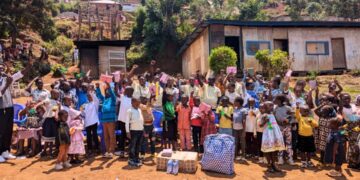 Bukavu : À Bagira, l’APEEG offre un élan de solidarité aux enfants de l’orphelinat CROFEM avant la rentrée scolaire