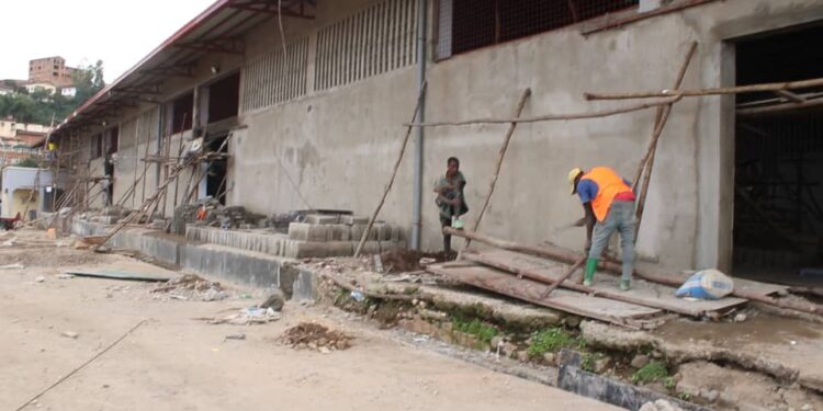 Bukavu: La DGDA va bientôt avoir un entrepôt central moderne. Les travaux de rénovation de celui-ci, financés par l’AFC/M23 tendent vers la fin dans la concession de la SNCC