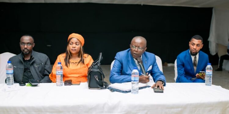 Bukavu : Le maire de la ville, Ladislas Mungaza, dans sa mission de renforcer la gouvernance locale, échange avec les cadres de bases de Bagira