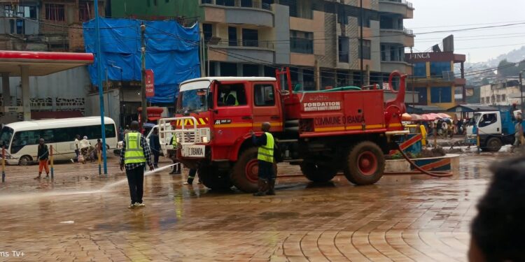 Bukavu : La place de l’indépendance dégagée par des engins mobilisés par l’AFC/M23, après son inondation par les eaux de pluie du collecteur Kawa