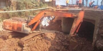 Bukavu : Transformation du collecteur Kawa en dépotoir public par certains ménages riverains, un danger permanent en cette période pluvieuse
