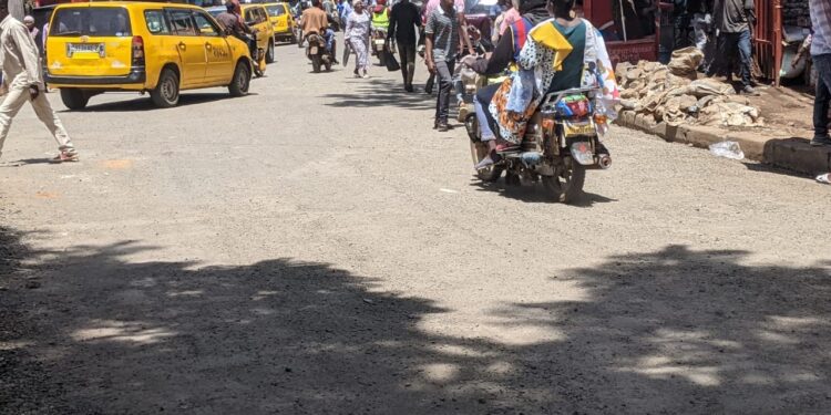 BUKAVU : Le tronçon routier DGI-place de la paix qui constituait jadis un calvaire pour les usagers, devient praticable grâce à l&rsquo;AFC/M23