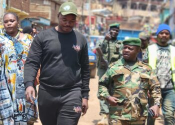 Kadutu: Le bourgmestre Me Byamungo Kazmiri sensibilise sur l&rsquo;idéologie de l&rsquo;AFC/M23 et inspecte les travaux de construction du pont Ngaba reliant Kadutu et Bagira