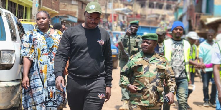 Kadutu: Le bourgmestre Me Byamungo Kazmiri sensibilise sur l&rsquo;idéologie de l&rsquo;AFC/M23 et inspecte les travaux de construction du pont Ngaba reliant Kadutu et Bagira