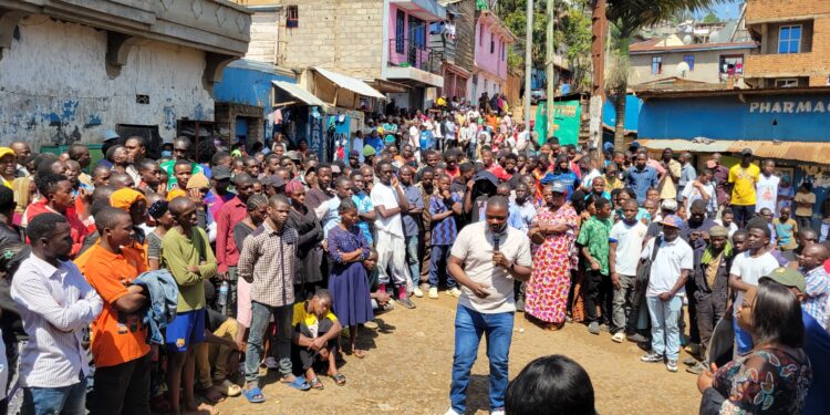 Kadutu: La cohésion sociale et le vivre ensemble, au cœur des échanges entre le bourgmestre Byamungo KAZMIRI et les habitants du quartier Kasali