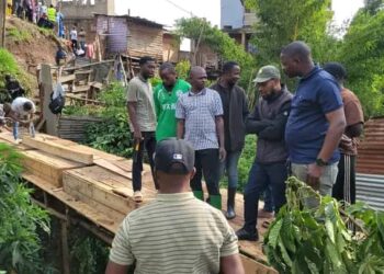 Kadutu: Le bourgmestre Byamungo Kazmiri, accompagné de son collègue de Bagira SUMBU Socrate s&rsquo;imprègne de l&rsquo;évolution des travaux de construction du pont Ngaba sur avenue Majengo