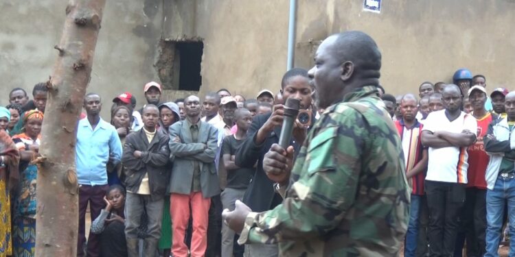 Kabare : A Mumosho, le vice-gouverneur Dunia BWENGE Doux prêche le vivre ensemble et prend bonne note des doléances de la population