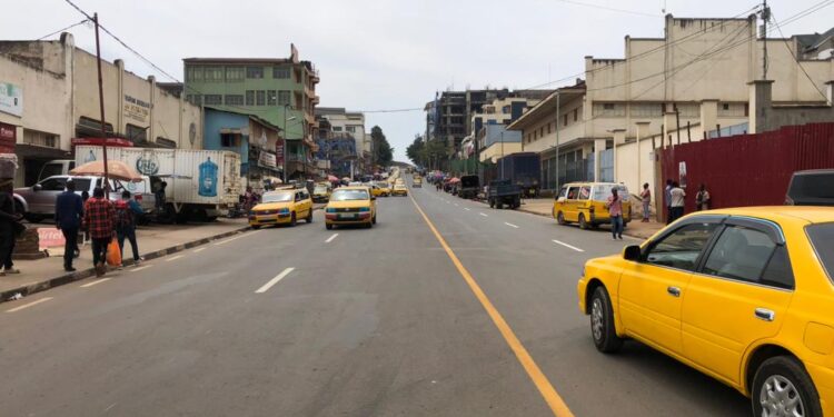 Bukavu: Pour une bonne régulation du trafic urbain, des travaux de marquage routier sont en cours dans la ville, à la grande satisfaction des usagers