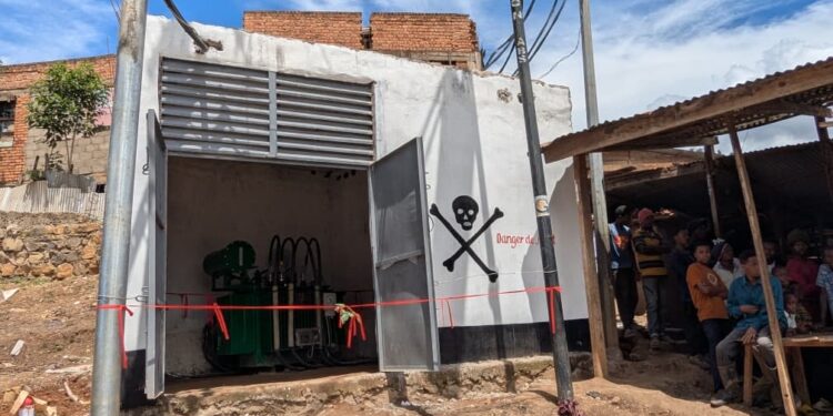 Bukavu: Pour améliorer la desserte en électricité à Kadutu, l&rsquo;AFC/M23 érige une nouvelle cabine avec un transformateur de 630 Kva à Kasali
