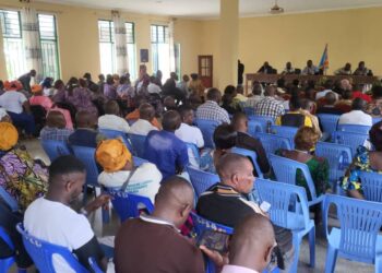 Bukavu : Le maire Nicolas Kyalangalilwa échange avec le comité syndical du marché central de Kadutu sur l’amélioration des conditions de travail des vendeurs