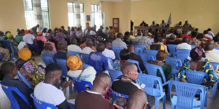 Bukavu : Le maire Nicolas Kyalangalilwa échange avec le comité syndical du marché central de Kadutu sur l’amélioration des conditions de travail des vendeurs