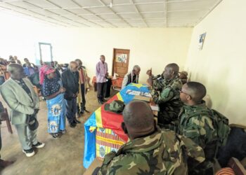 Sud-Kivu: A Mwenga, le vice-gouverneur Dunia Bwenge Doux installe des comités de pacification et de règlement des conflits à Luhwinja et à Burhinyi