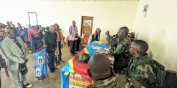 Sud-Kivu: A Mwenga, le vice-gouverneur Dunia Bwenge Doux installe des comités de pacification et de règlement des conflits à Luhwinja et à Burhinyi