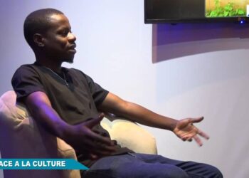Bukavu: Invité de l&rsquo;émission Place à la culture de Kivu top, l&rsquo;artiste humoriste Redbienv appelle la population à la vigilance face à Ebola qui menace la région