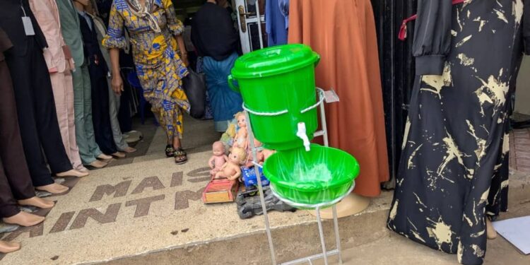 Bukavu: Des lieux publics s&rsquo;approprient progressivement la lutte contre Ebola, avec le renforcement des mesures préventives. Fruits de la sensibilisation de la mairie