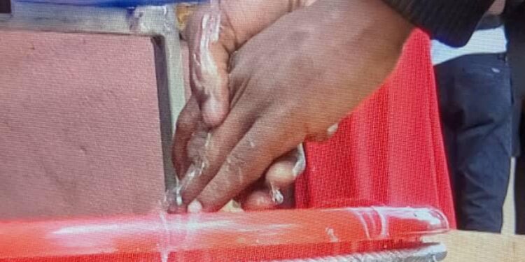 Ebola: A Bukavu, la mobilisation devient de plus en plus forte avec l&rsquo;installation des kits de lavage des mains à plusieurs endroits
