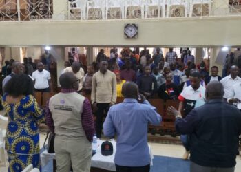Bukavu: Le maire Nicolas kyalangalilwa poursuit sans relâche la sensibilisation contre Ebola. A Ibanda, il a échangé avec les chefs des quartiers et cadres de bases