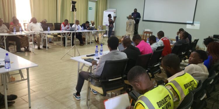 Bukavu: Le maire Nicolas Kyalangalilwa lance officiellement un atelier d&rsquo;étude de caractérisation des déchets solides à l&rsquo;UEA