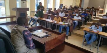Bukavu: En cette période des vacances scolaires, le maire Nicolas Kyalangalilwa mobilise les entreprises pour encadrer les jeunes