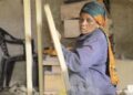 Bukavu: Avec une expérience de 32 ans de carrière dans la menuiserie, Chibalonza Marie Claire a su briser le stéréotype sur le métier reconnu aux hommes seulement