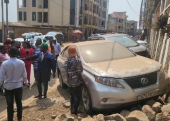 Bukavu: Pour dégager les artères principales, la mairie entame l&rsquo;opération d&rsquo;évacuation des épaves et véhicules abandonnés le long des routes