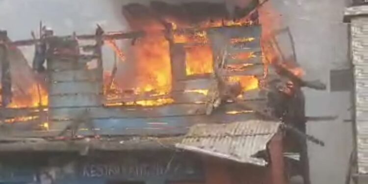 BUKAVU : PLUS DE 70 MAISONS RAVAGÉES PAR UN INCENDIE À PANZI ET PLUSIEURS AUTRES À NYAMUGO